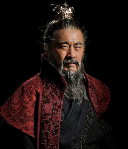 Luận Anh Hùng