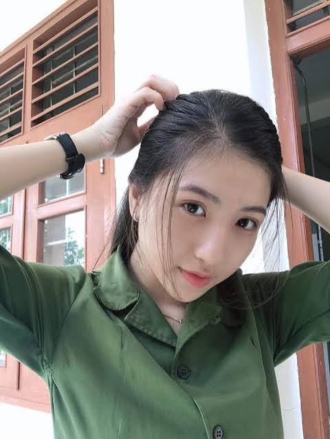 Chị Lễ Tân